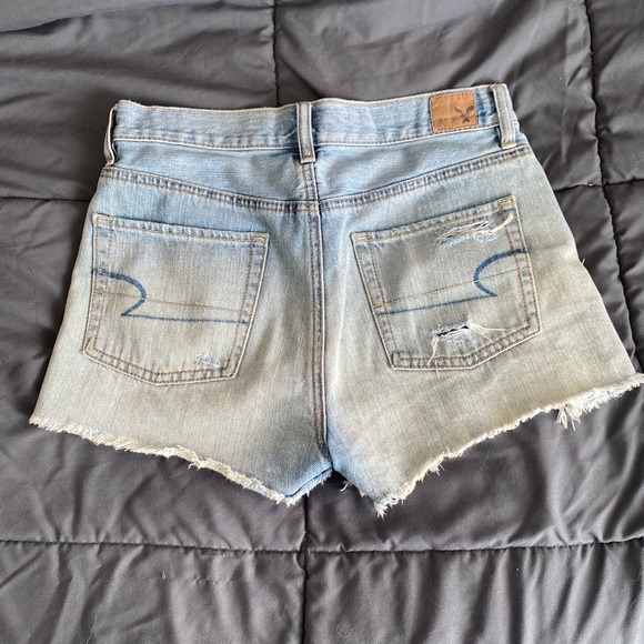 ‘Boyfriend’ fit American Eagle jean shorts with button fly - Picture 2 of 4